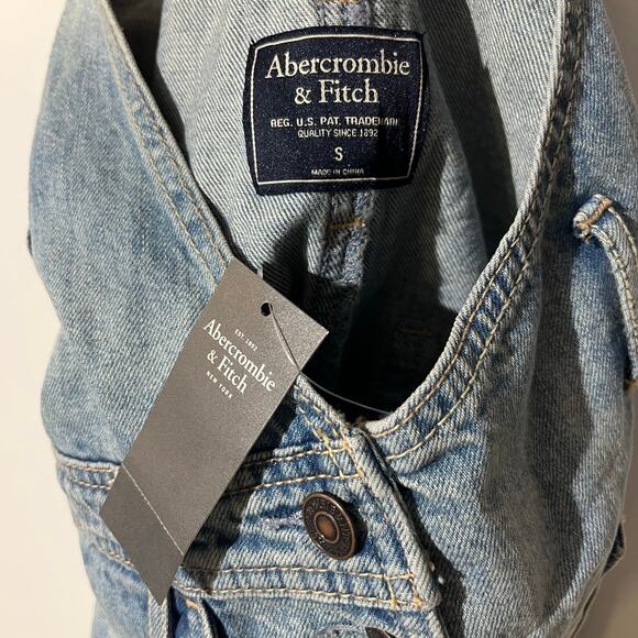 NWT Abercrombie&Fitch Denim Distressed‎ Shorts Denim Overalls Blue Wash Womans S - Picture 4 of 7